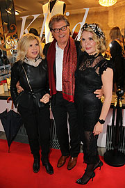 Marianne & Michael Hartl mit Julia K., Besitzerin des "Kunst  & Kleid" (©Foto: Martin Schmitz)